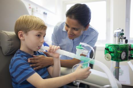 Jusqu'à présent, les traitements proposés aux enfants de 6 à 11 ans étaient uniquement symptomatiques et non spécifiques