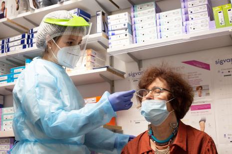 La baisse des tests antigéniques en pharmacie passe mal