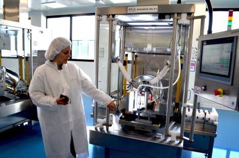 Granules et globules sont imprégnés de la dilution en trois fois