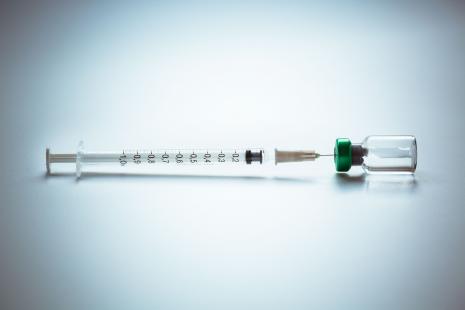 La Haute Autorité de santé recommande de proposer l’administration simultanée des vaccins contre la grippe saisonnière et contre le Covid-19