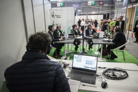 Sur le plateau de Pharmaradio, les invités se succèdent au micro
