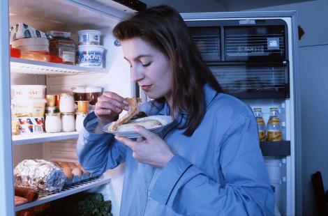 Lla boulimie se traduit par des crises compulsives et irrépressibles de consommation de grandes quantités de nourriture dans un laps de temps court