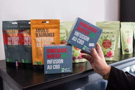 Le marché des produits à base de CBD abrite des formes très diverses, qui se destinent à soulager les petites douleurs chroniques, les troubles émotionnels et les troubles du sommeil.