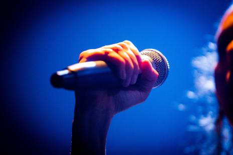 Le symptôme principal de la laryngite est l’enrouement pouvant aller jusqu’à l’aphonie