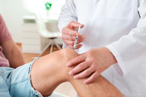 L’injection doit être réalisée par un médecin agréé et expérimenté dans les injections intra-articulaires