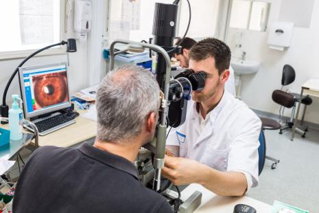 La névrite optique n’est pas mentionnée dans les RCP du minoxidil