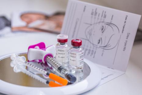 Au-delà des produits disponibles sans ordonnance, des médicaments soumis à prescription médicale sont détournés, avec un risque accru d’effets indésirables et de tensions d’approvisionnement.