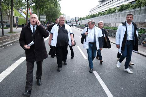 But ultime du cortège, syndicats, groupements et étudiants ont été reçus à Bercy durant plus de 2 heures