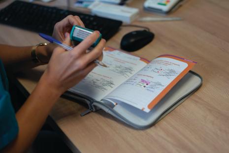 L’intégration du carnet de santé numérique actualisé à partir de Mon Espace Santé permettra d’améliorer le suivi de la santé de l’enfant