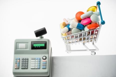 Dans une publicité vidéo, E.Leclerc s’attaque une nouvelle fois aux médicaments sans ordonnance qu’il rêve de vendre dans ses supermarchés