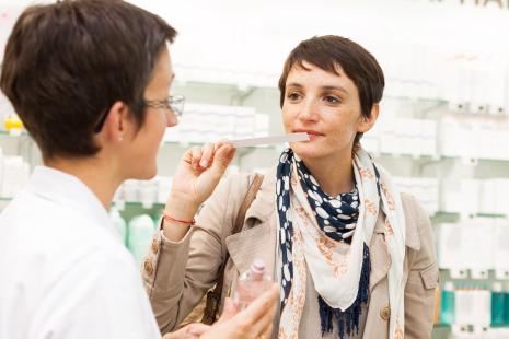  cette invitation attentionnée sera l'occasion de faire tester un ou plusieurs parfums du rayon