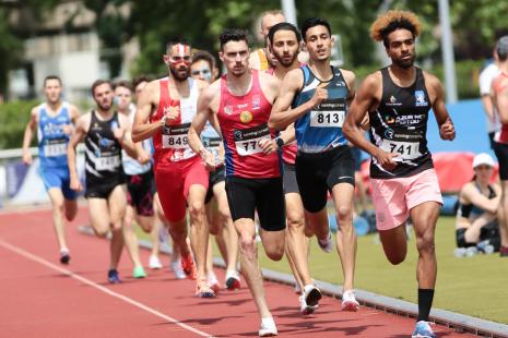 Hamza Belmer, avec le dossard 813, au France athletism interclubs second tour, Grenoble.