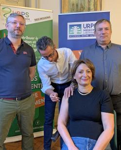 Olivier Rozaire, président de l’URPS pharmaciens d’Auvergne-Rhône-Alpes, vaccine Sylvie Filley-Bernard, présidente de l’URPS médecins libéraux