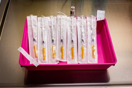 En nombre insuffisant, à la charge des pharmaciens, les seringues sont la pomme de discorde entre la profession et l’État