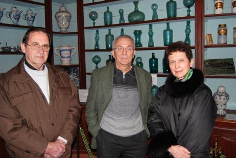 Les conservateurs bénévoles et passionnés de l’apothicairerie de Bazas (de gauche à droite) :...