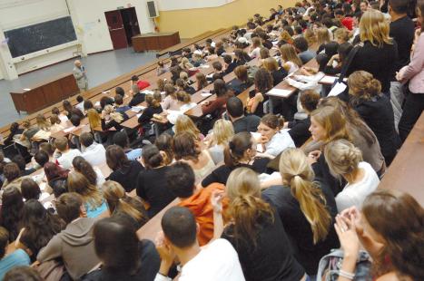 Les doyens et les étudiants s'inquiètent de programmes trop chargés