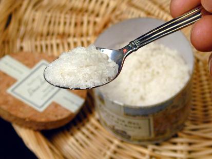 Le régime sans sel est à réserver aux populations à risque d’HTA