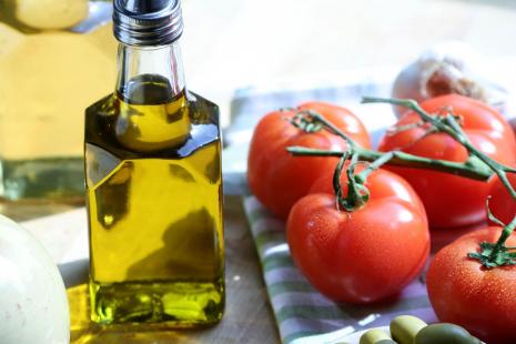 En France, il s’agit essentiellement d’huile d’olive vierge obtenue par pression à froid