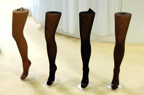 La compression de maintien assure une pression à la cheville de 6 à 14 mmHg