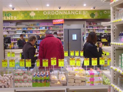 La pharmacie emploie une quarantaine de personnes, dont une dizaine de pharmaciens