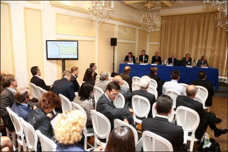 Au cœur du débat, les deux dimensions du pharmacien : professionnel de santé et entrepreneur