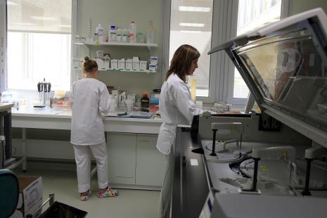 LABORATOIRE D' ANALYSE BIOLOGIQUE HEMATOLOGIE  CROCS CENTRE HOSPITALIER HOPITAL DE LA REGION D'...