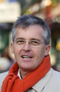 Le candidat du Modem, Philippe Lailler est photographiÃˆ alors qu'il distribue des tracts, le 07...