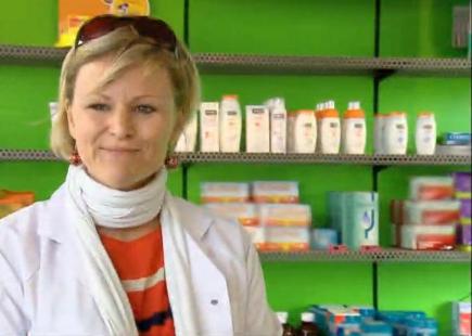 Coralie Degroote, pharmacienne à Tertre, en Belgique