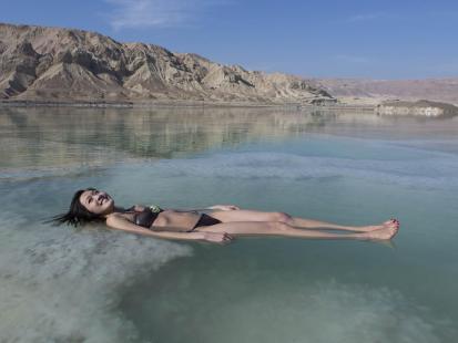 Baignade statique dans la mer Morte