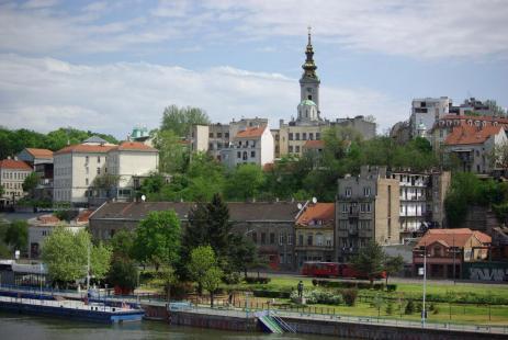 Belgrade et la cathédrale orthodoxe Saint-Michael, depuis la Sava