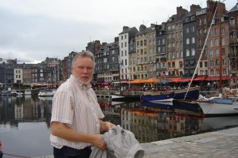 Pierre Barré devant le Vieux bassin