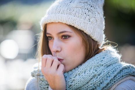 Soumise au froid, la peau voit sa capacité à limiter la perte insensible en eau, diminuer