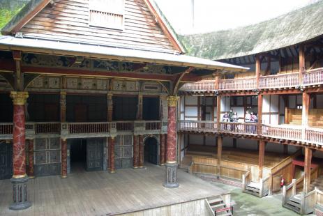 Le Shakespare Globe Theatre, à Londres, scène open air