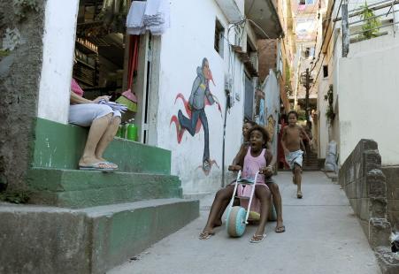 Les moustiques du bien investissent les favelas de Rio