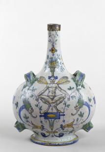 Gourde armoriée (au revers) avec décor à grotesques sur fond blanc, atelier de Masséot Abaquesne,...