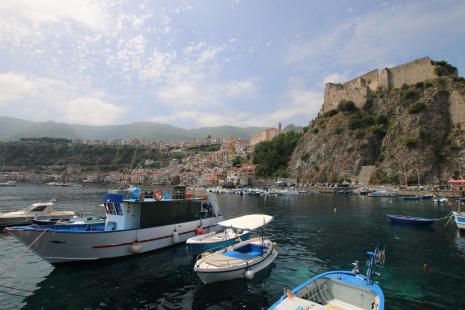 Calabre-Le port de Scilla