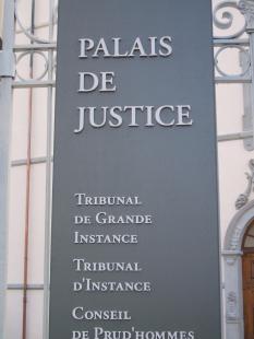 Quand le conflit ne trouve pas de résolution dans le dialogue, il est possible de saisir le...