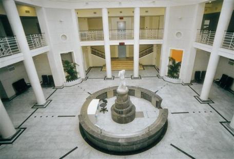 La population passe de 3 000 à 30 000 habitants lors de la saison des cures thermales