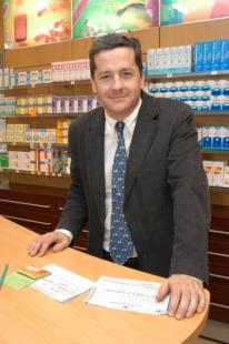 Bruno Belin, pharmacien à Monts-sur-Guesnes (Vienne), maire et vice président du conseil général...