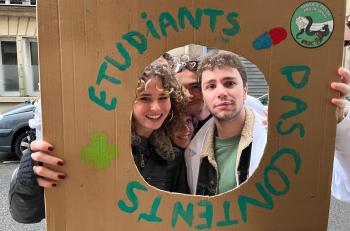 Les étudiants en pharmacie dans la rue aux côtés des officinaux