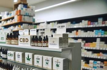 Compléments alimentaires au CBD : retrait obligatoire des rayons